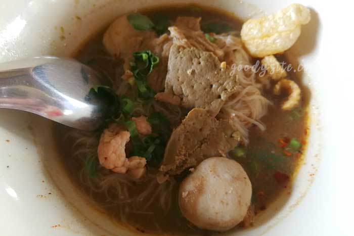 ก๋วยเตี๋ยวเรือ ชมราณ กรุงเทพ