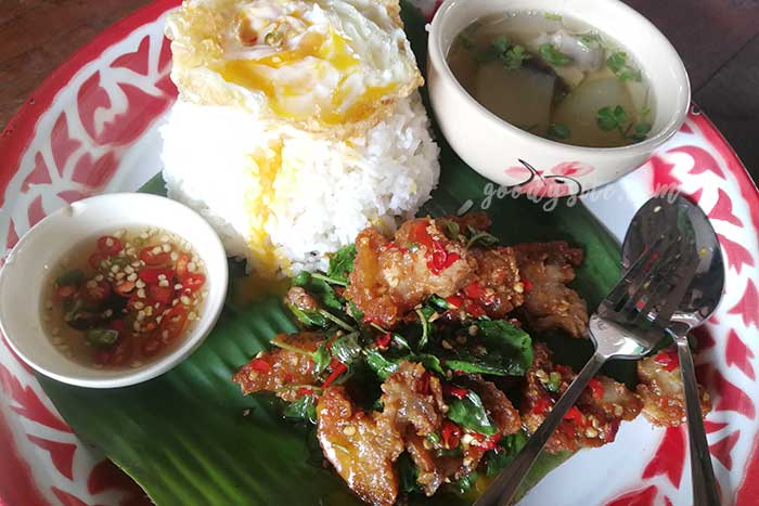 ก๋วยเตี๋ยวเรือ ชมราณ กรุงเทพ