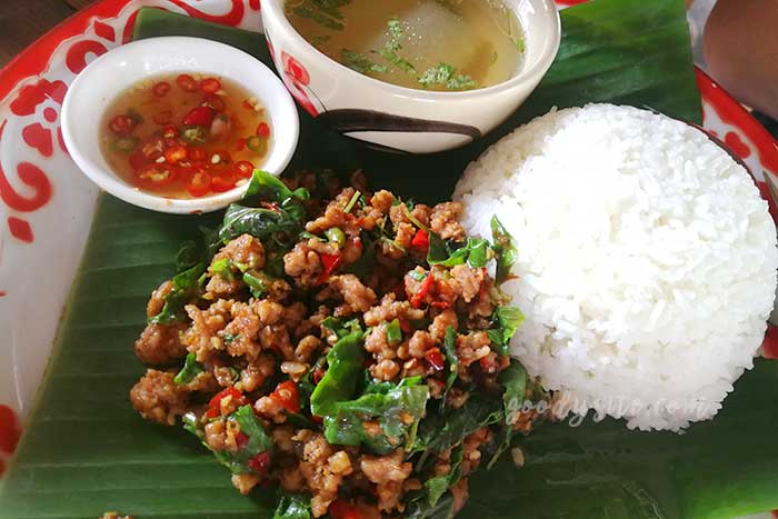 ก๋วยเตี๋ยวเรือ ชมราณ กรุงเทพ