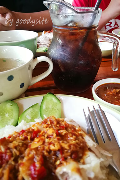 ข้าวมันไก่ในสวนดึก