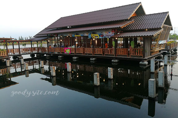 สวนน้ำพันท้ายนรสิงห์ 5 ครัวลุงญา