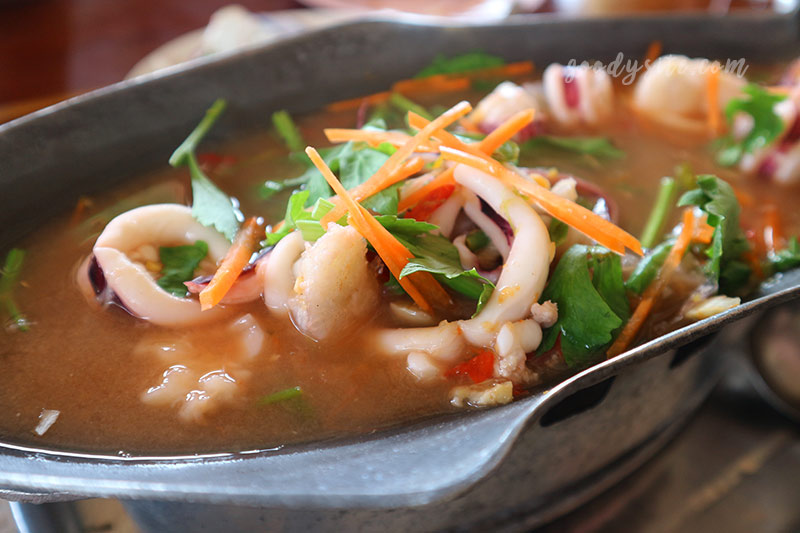 แวะจุดชมวิวเนินนางพญา และทานมื้อกลางวันที่ร้านภูเลจันท์ ซีฟู๊ด