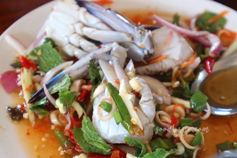 แวะจุดชมวิวเนินนางพญา และทานมื้อกลางวันที่ร้านภูเลจันท์ ซีฟู๊ด