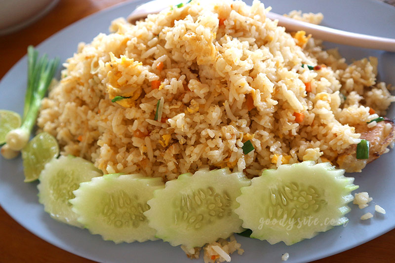 แวะจุดชมวิวเนินนางพญา และทานมื้อกลางวันที่ร้านภูเลจันท์ ซีฟู๊ด