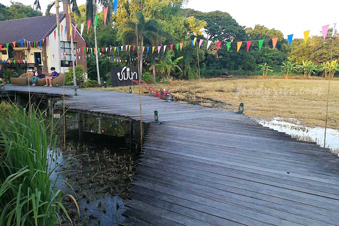   ร้านอาหารชมนา บาร์แอนด์เทอเรส รามคำแหง 211