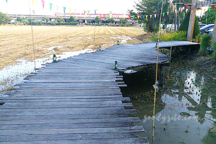   ร้านอาหารชมนา บาร์แอนด์เทอเรส รามคำแหง 211