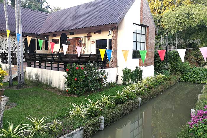   ร้านอาหารชมนา บาร์แอนด์เทอเรส รามคำแหง 211