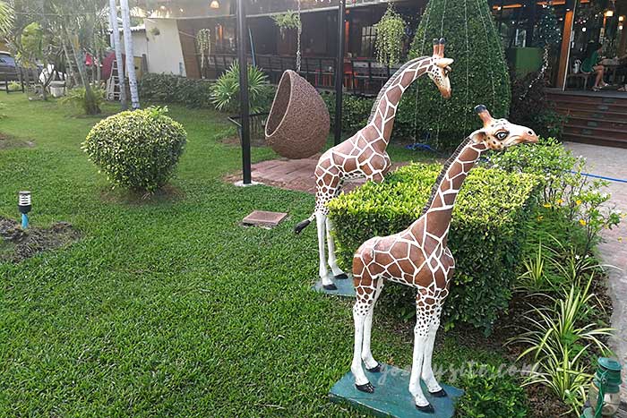   ร้านอาหารชมนา บาร์แอนด์เทอเรส รามคำแหง 211