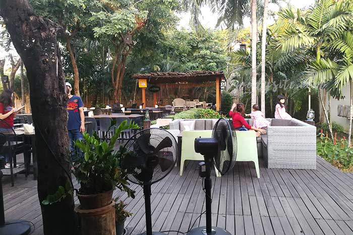   ร้านอาหารชมนา บาร์แอนด์เทอเรส รามคำแหง 211