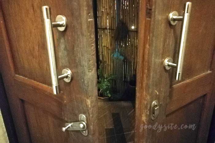   ร้านอาหารชมนา บาร์แอนด์เทอเรส รามคำแหง 211
