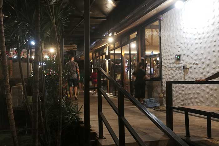   ร้านอาหารชมนา บาร์แอนด์เทอเรส รามคำแหง 211