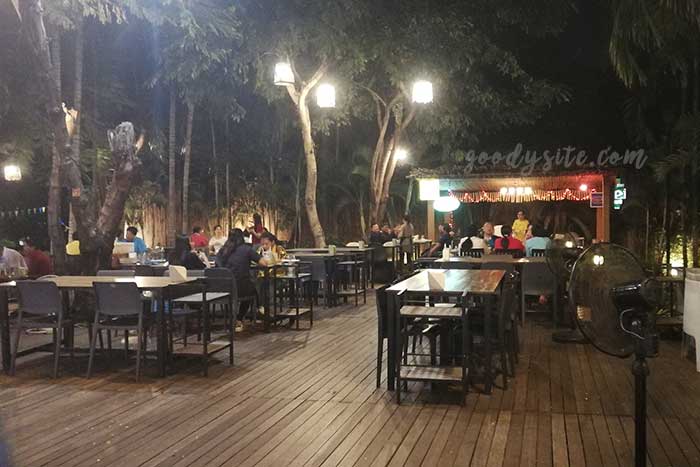   ร้านอาหารชมนา บาร์แอนด์เทอเรส รามคำแหง 211