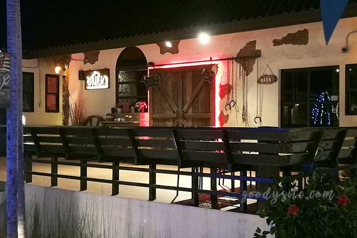   ร้านอาหารชมนา บาร์แอนด์เทอเรส รามคำแหง 211