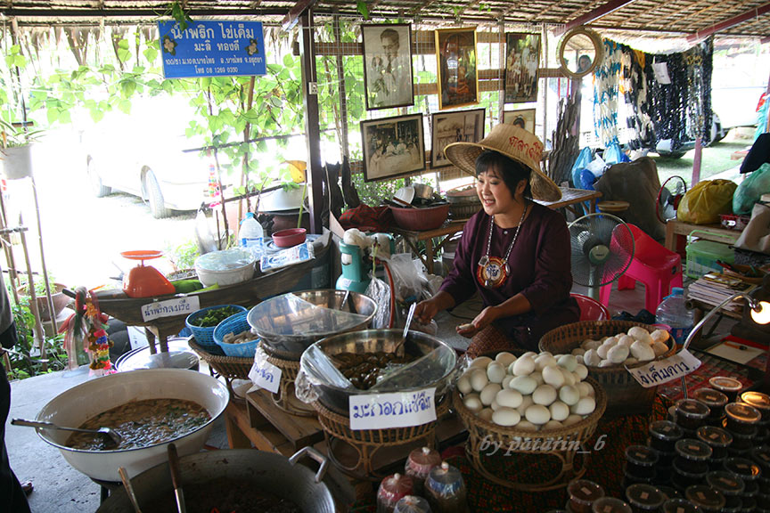 ตลาดโก้งโค้ง บ้านแสงโสม อยุธยา