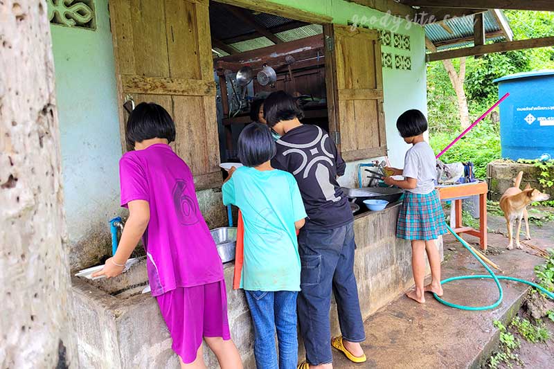ตาก 1 โรงเรียนบ้านแม่ออกผารู ห้องเรียนสาขาทินึเด