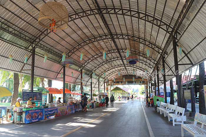 สถานแสดงพันธ์ุสัตว์น้ำบึงฉวากเฉลิมพระเกียรติ สุพรรณบุรี