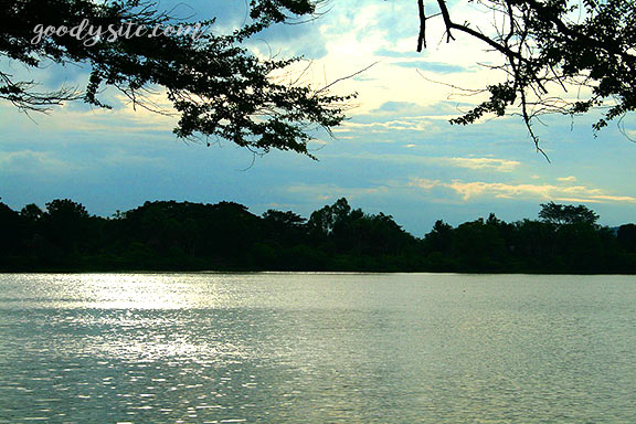 บุรีรัมย์ 15 ทะเลาสาบสีเงิน ข้างปราสาทเมืองต่ำ