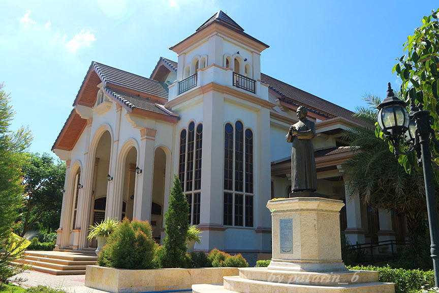 บุรีรัมย์ - วัดคาทอลิก - วัดแม่พระคนกลางแจกจ่ายพระหรรษทาน