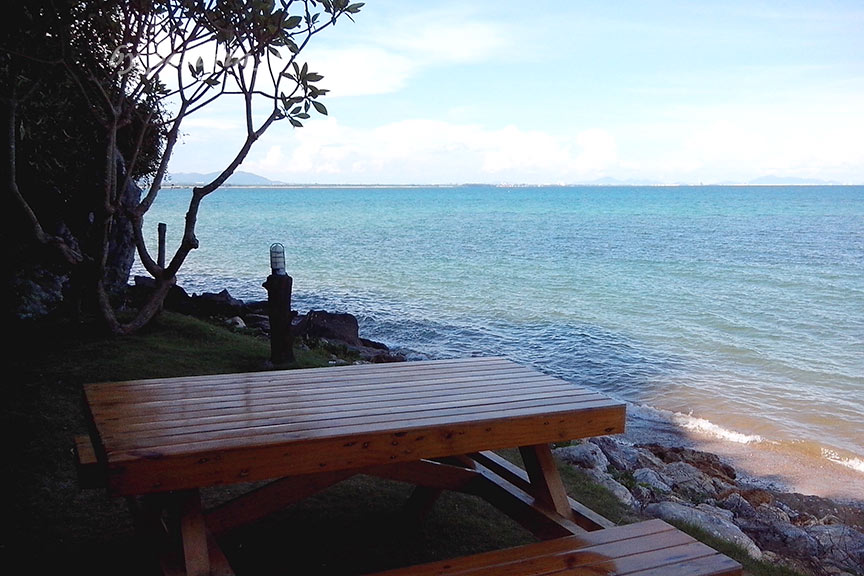 บ้านดิน บ้านพักรับรอง หาดน้ำหนาว ชลบุรี
