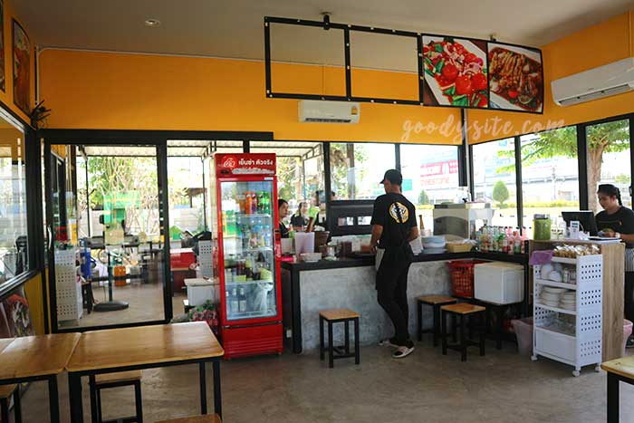 ร้านส้มตำผู้ชายขายหอย และร้าน สามชุก คอทเทจ สุพรรณบุรี