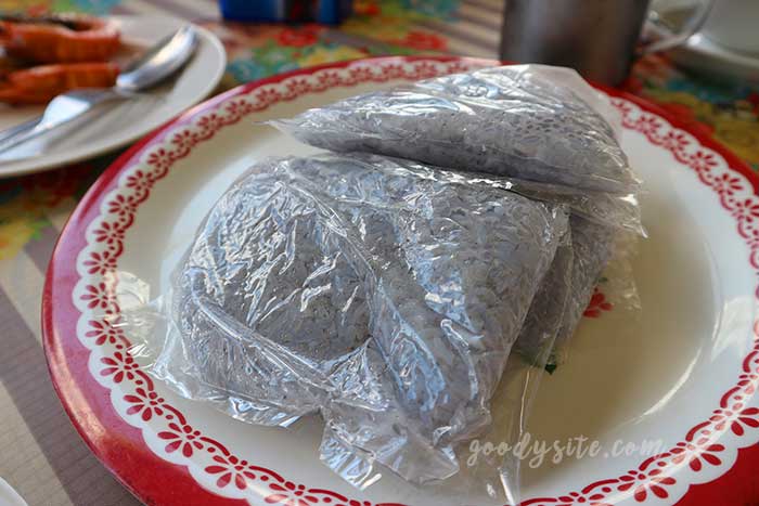 ร้านส้มตำผู้ชายขายหอย และร้าน สามชุก คอทเทจ สุพรรณบุรี