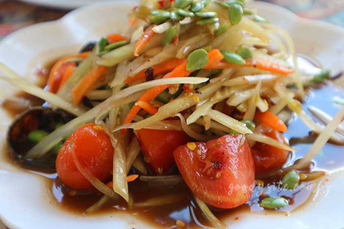 ร้านส้มตำผู้ชายขายหอย และร้าน สามชุก คอทเทจ สุพรรณบุรี