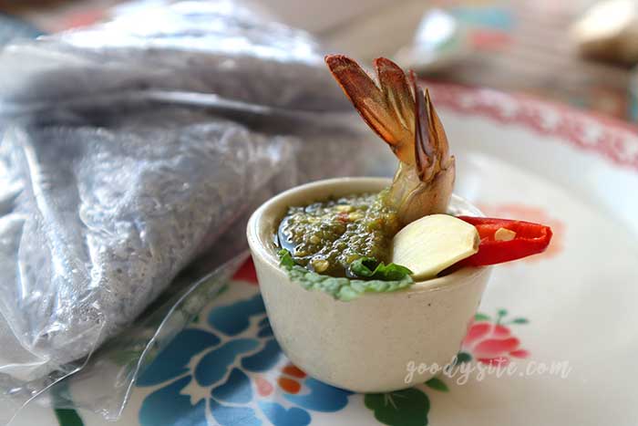 ร้านส้มตำผู้ชายขายหอย และร้าน สามชุก คอทเทจ สุพรรณบุรี