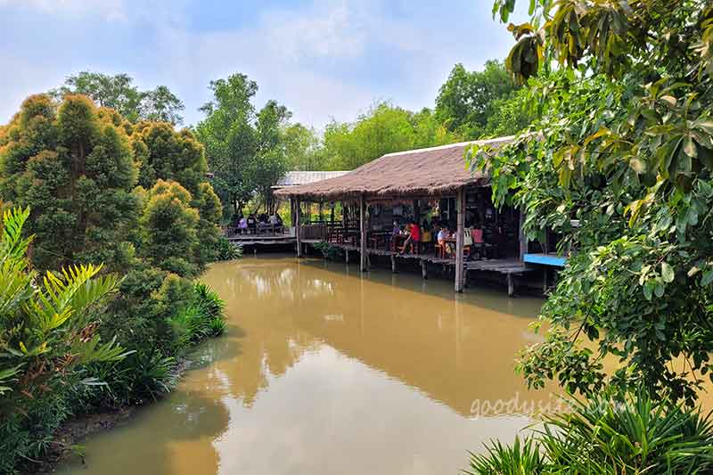 มองเทรอส์ คาเฟ่ แอนด์ ฟาร์ม (Montreux Cafe & Farm) อีกสักครั้ง
