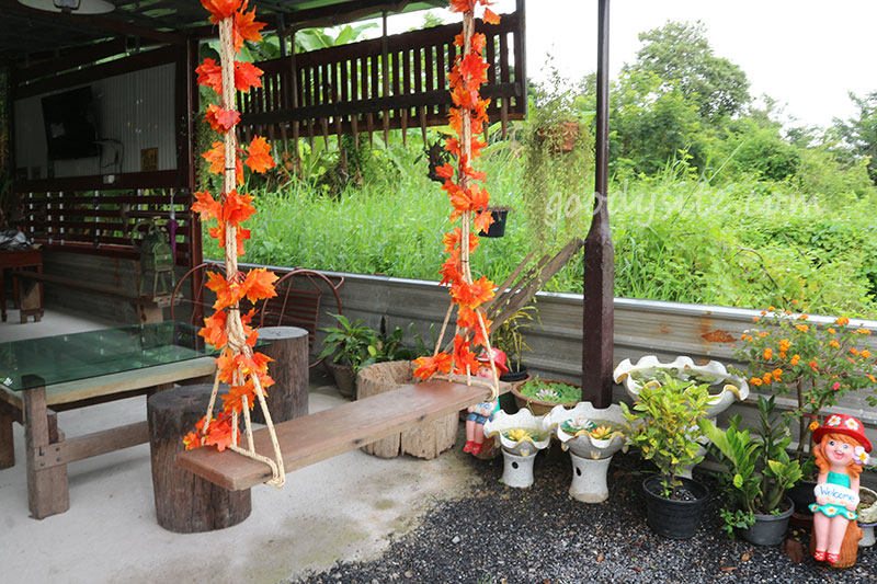 ร้าน หอมฉุย by โกอาร์ท