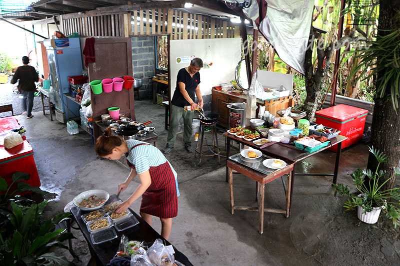 ร้าน หอมฉุย by โกอาร์ท
