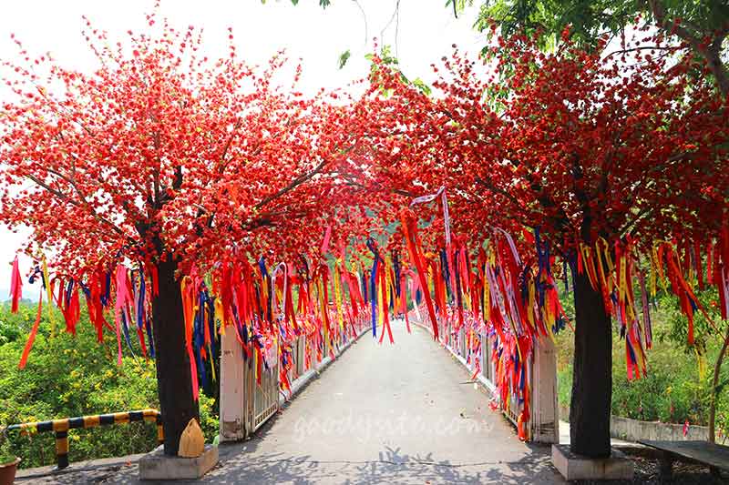 วัดเขาตะแบก จังหวัดชลบุรี วิวสวย มีสกายวอล์ก