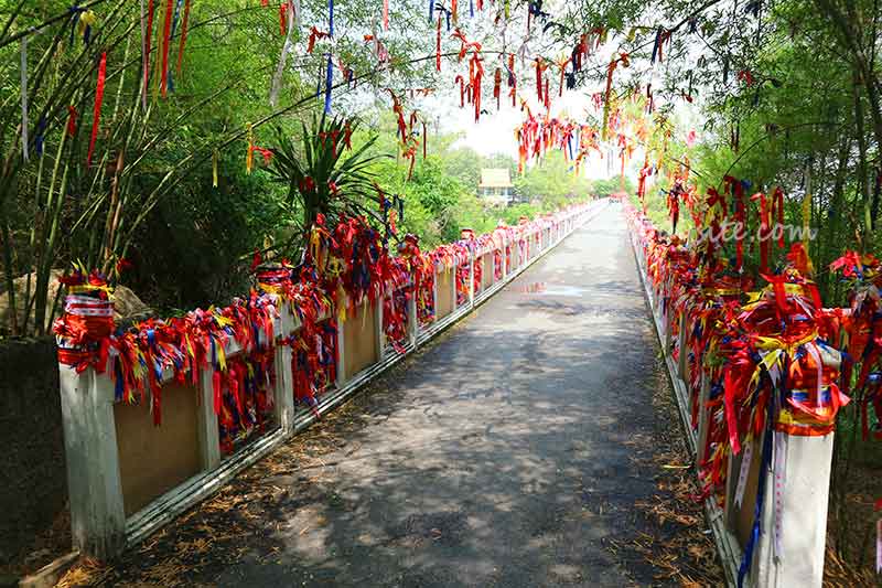 วัดเขาตะแบก จังหวัดชลบุรี วิวสวย มีสกายวอล์ก