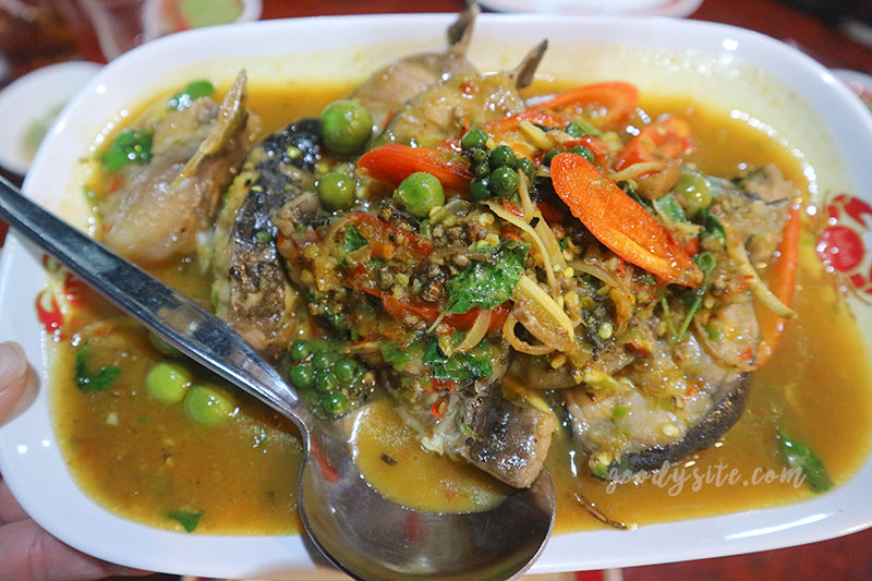 หัวหิน 3 ร้านอาหาร โอเอ็กซ์ซีฟู๊ด