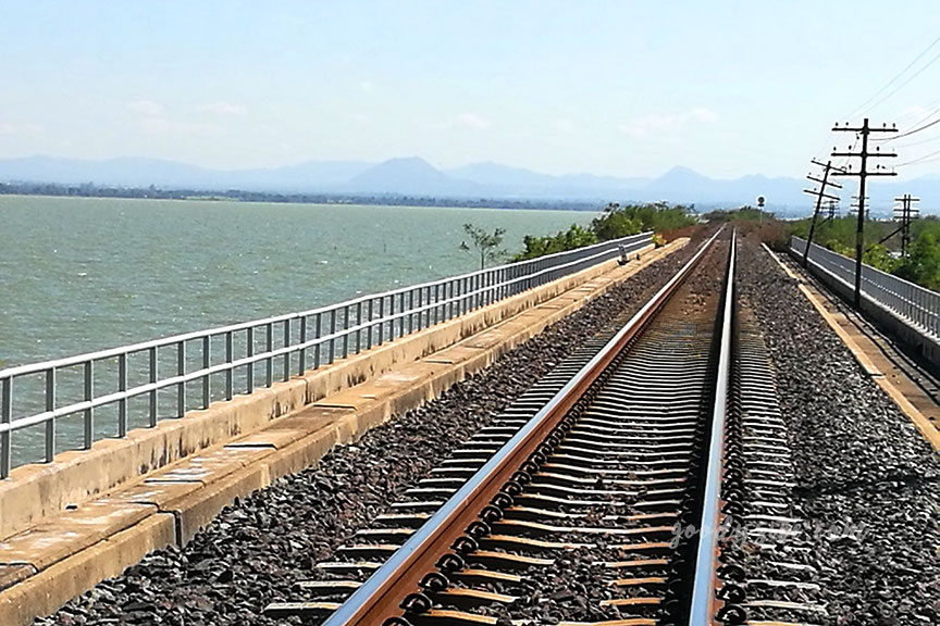 ลพบุรี เที่ยวเขื่อนป่าสักฯ นั่งรถไฟลอยน้ำ และพักที่ภัทรประภารีสอร์ท