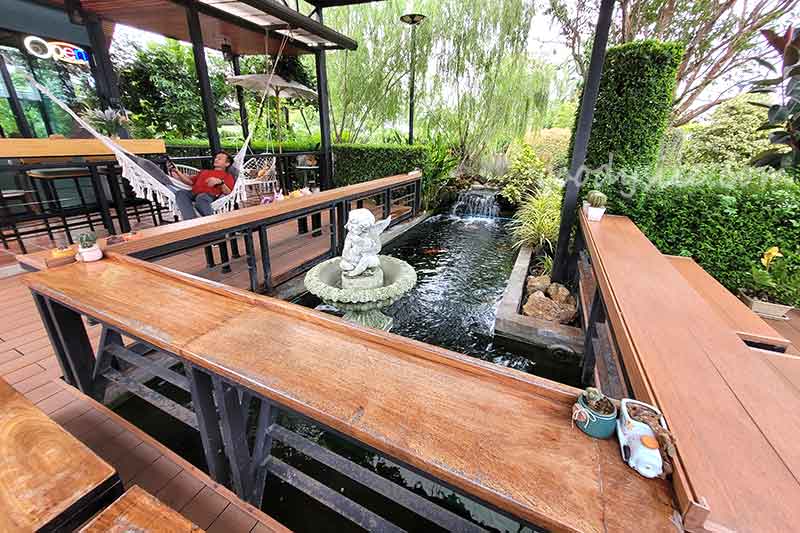 รังสิต 3 เมล่อนแอนด์คาเฟ่