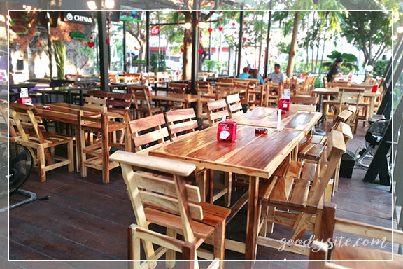 ร้านอาหาร แซ่บมหานคร ถนนเคหะร่มเกล้า
