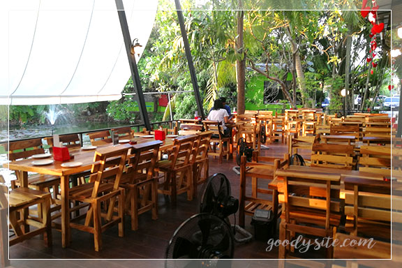 ร้านอาหาร แซ่บมหานคร ถนนเคหะร่มเกล้า