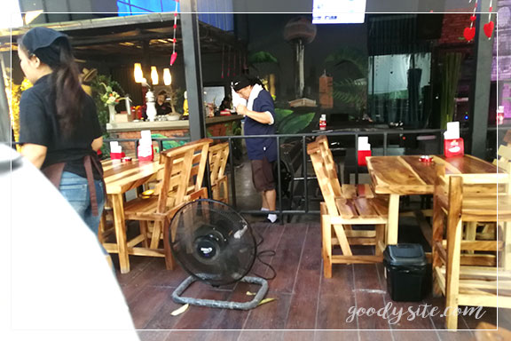 ร้านอาหาร แซ่บมหานคร ถนนเคหะร่มเกล้า
