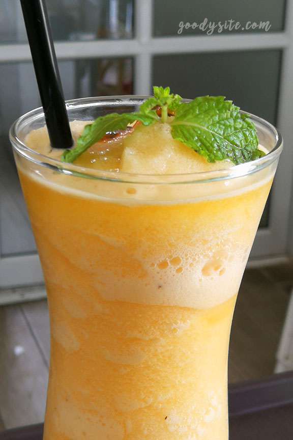ร้านกาแฟ นาวา เฮ้าส์ คาเฟ่ และร้าน ปูกะเอริเวอร์ไซด์ ฉะเชิงเทรา