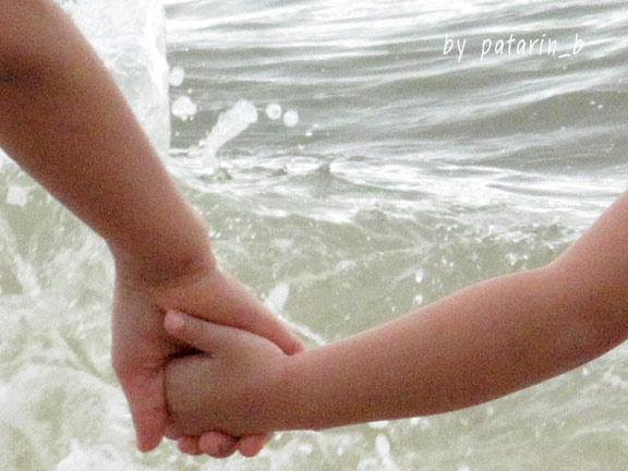 ใครสักคน ที่จะไม่ปล่อยมือเรา ในวันที่เราอ่อนแอที่สุด