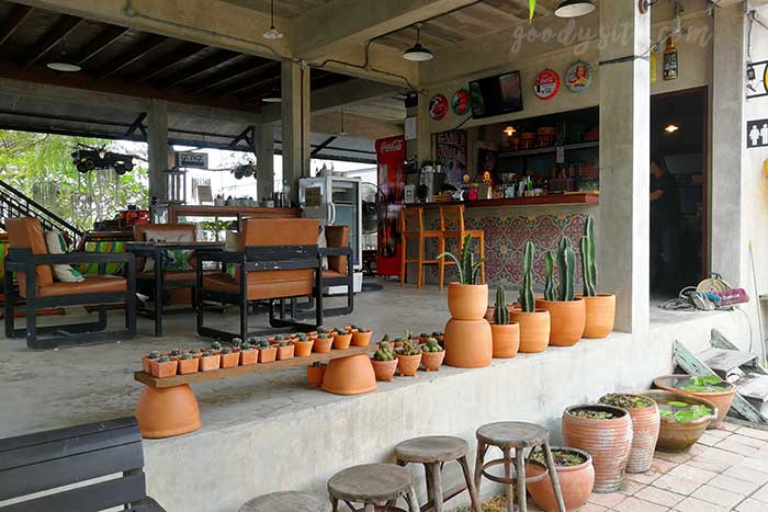 ร้านกาแฟ ไปยาลใหญ่ Pai Yan Yai