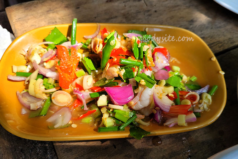 ร้านลึกลับริมหาด ฝั่งนาเกลือ ฟินก่อนกลับบ้าน