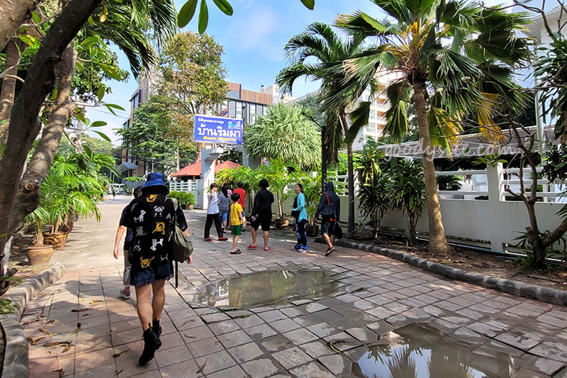 ร้านลึกลับริมหาด ฝั่งนาเกลือ ฟินก่อนกลับบ้าน