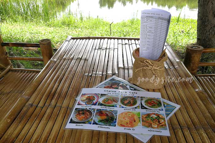 ชะลอม ฟาร์ม คาเฟ่ ร้านชิวๆ ริมบึงน้ำ