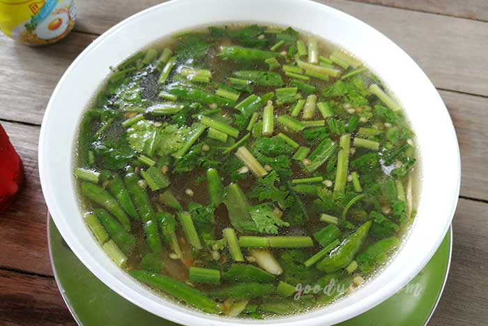 ชะลอม ฟาร์ม คาเฟ่ ร้านชิวๆ ริมบึงน้ำ