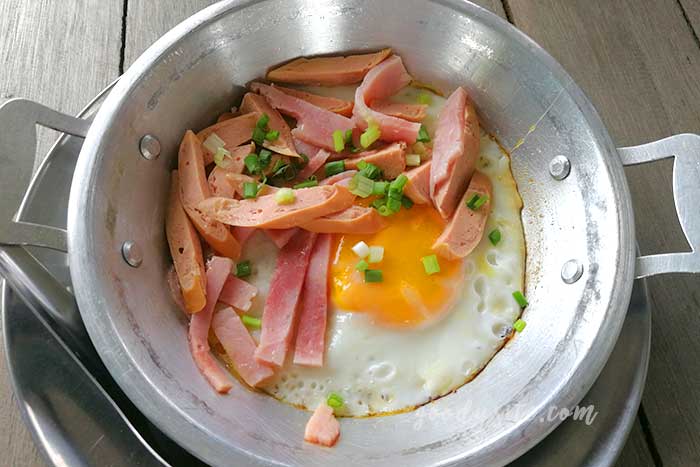 ชะลอม ฟาร์ม คาเฟ่ ร้านชิวๆ ริมบึงน้ำ