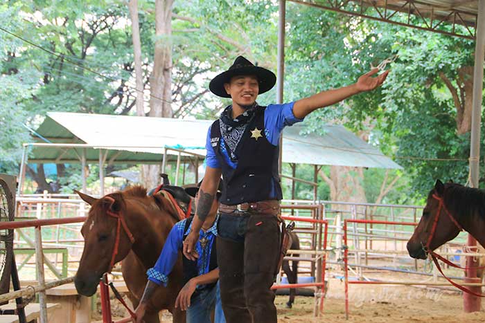 ฟาร์มโคนม สระบุรี 4 คาวบอย โชว์