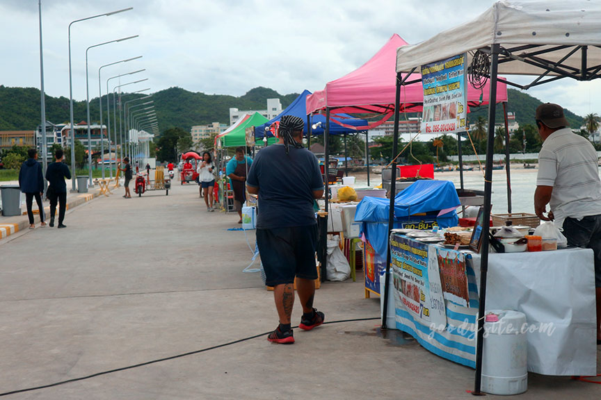 หัวหิน 3 ร้านอาหารแสงไทยซีฟู๊ด