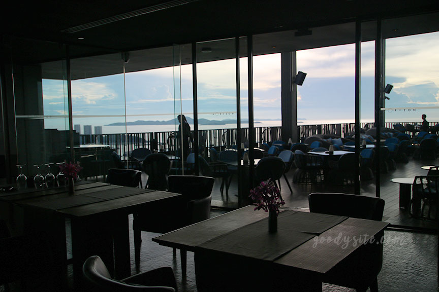 Hilton3 Horizon Rooftop Restaurant and Bar
