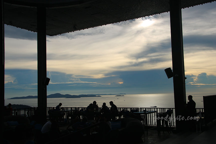 Hilton3 Horizon Rooftop Restaurant and Bar
